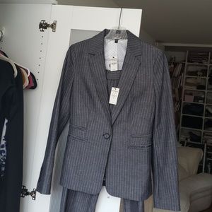 NWT gorgeous grey pinstriped suit set HOT